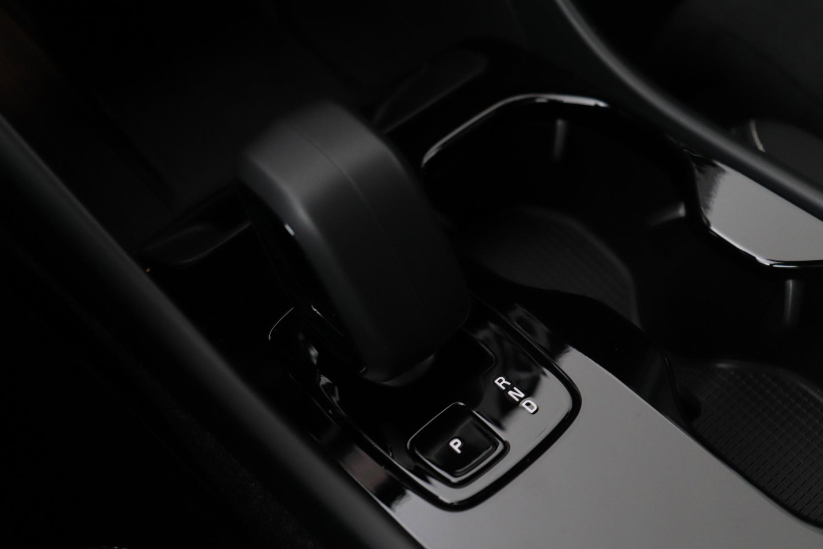 Volvo EX40 Single Motor Extended Range Plus Black Edition | 82 kWh | Harman/Kardon | 360° Camera | Warmtepomp | Memory | Stoel+Stuurverwarming | 20 Inch