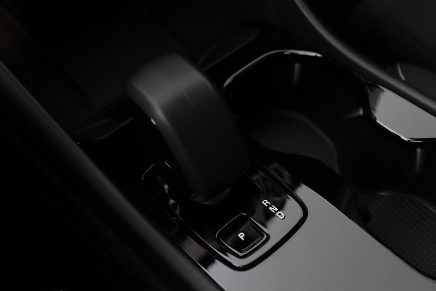 Volvo EX40 Single Motor Extended Range Plus Black Edition | 82 kWh | Harman/Kardon | 360° Camera | Warmtepomp | Memory | Stoel+Stuurverwarming | 20 Inch