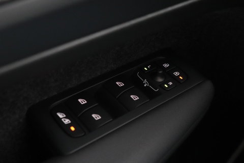 Volvo EX40 Single Motor Extended Range Plus Black Edition | 82 kWh | Harman/Kardon | 360° Camera | Warmtepomp | Memory | Stoel+Stuurverwarming | 20 Inch