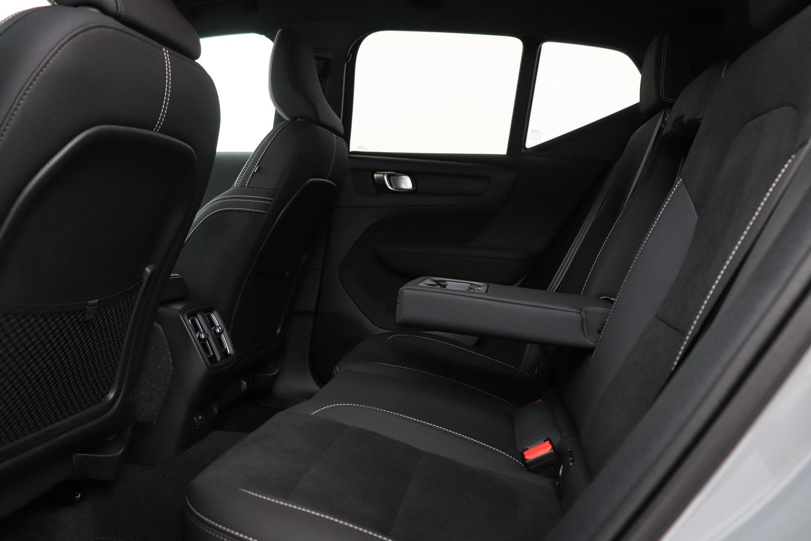 Volvo EX40 Single Motor Extended Range Plus Black Edition | 82 kWh | Harman/Kardon | 360° Camera | Warmtepomp | Memory | Stoel+Stuurverwarming | 20 Inch