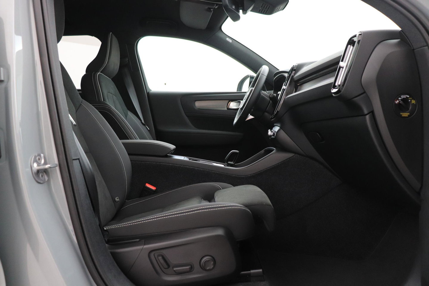 Volvo EX40 Single Motor Extended Range Plus Black Edition | 82 kWh | Harman/Kardon | 360° Camera | Warmtepomp | Memory | Stoel+Stuurverwarming | 20 Inch