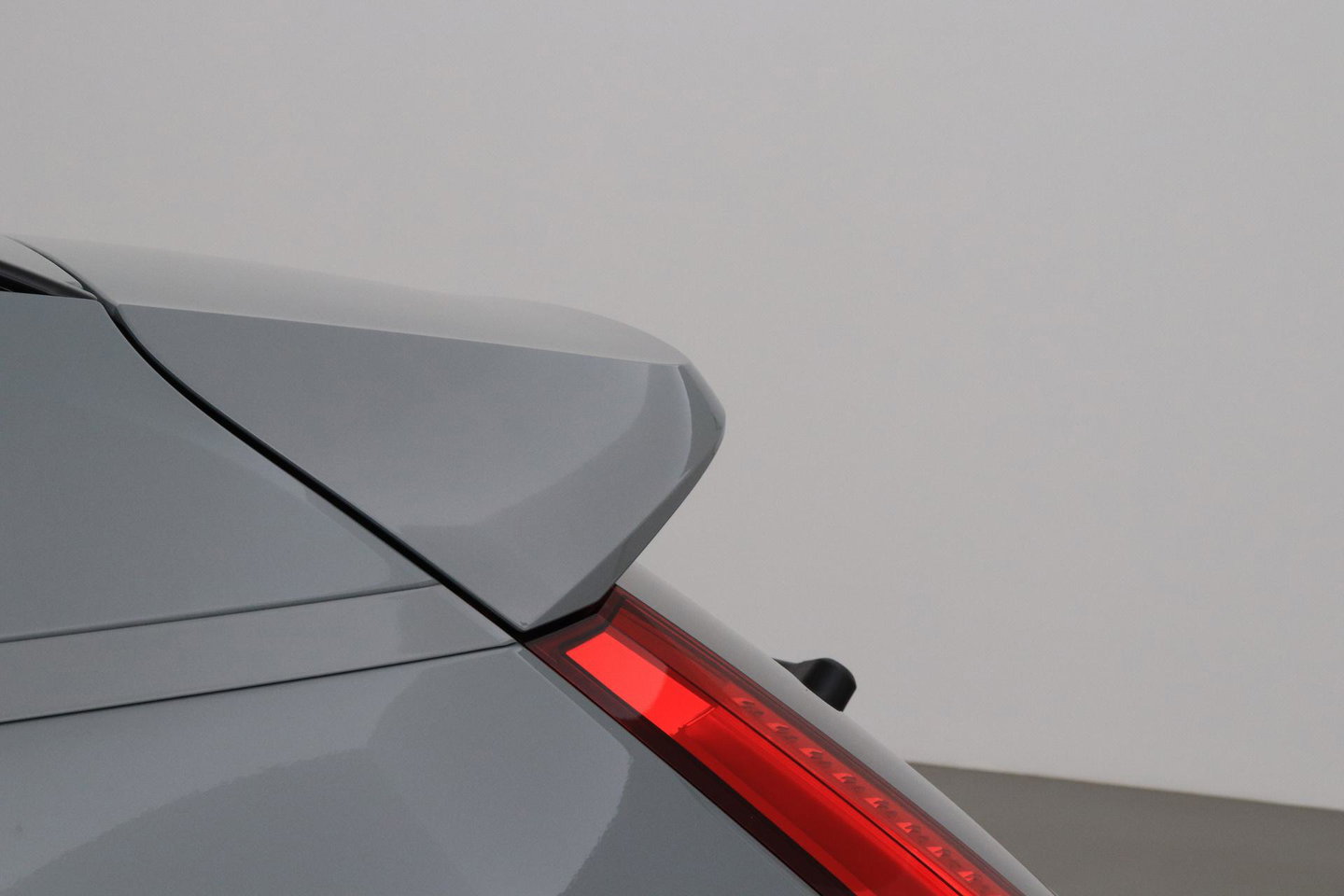 Volvo EX40 Single Motor Extended Range Plus Black Edition | 82 kWh | Harman/Kardon | 360° Camera | Warmtepomp | Memory | Stoel+Stuurverwarming | 20 Inch