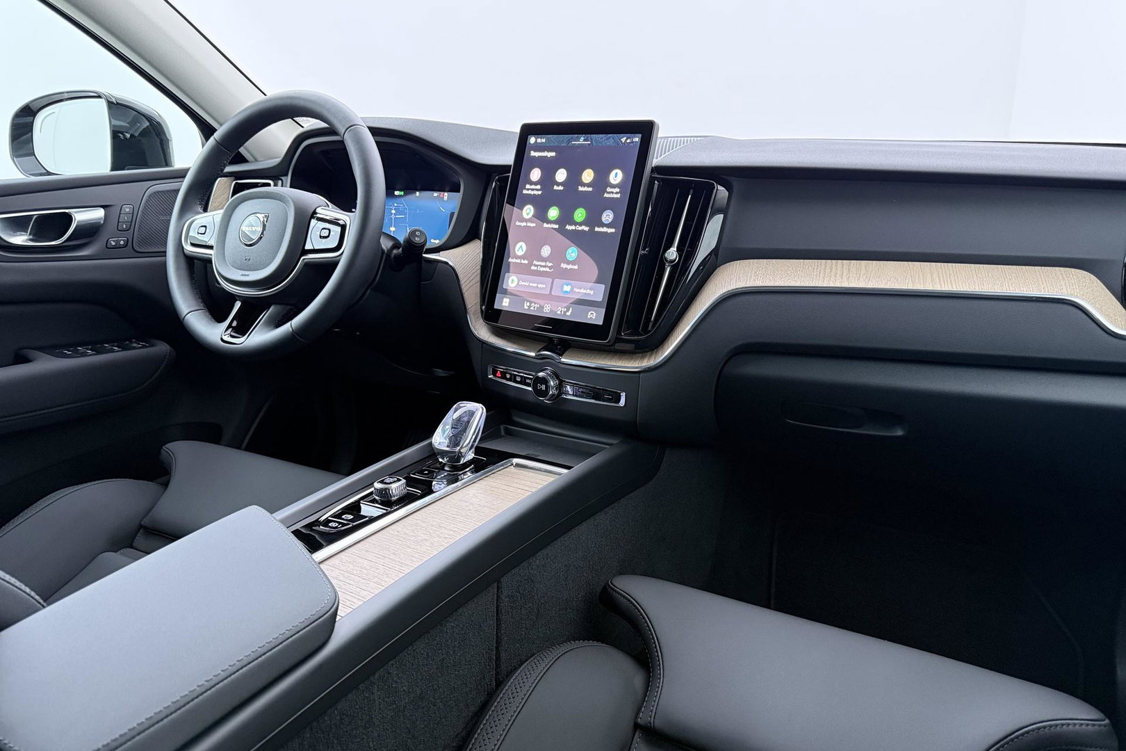 Volvo XC60 T8 Plus Dark | Harman/Kardon | Memory | BLIS | 360° Camera | Stoel+Stuurverwarming | ACC