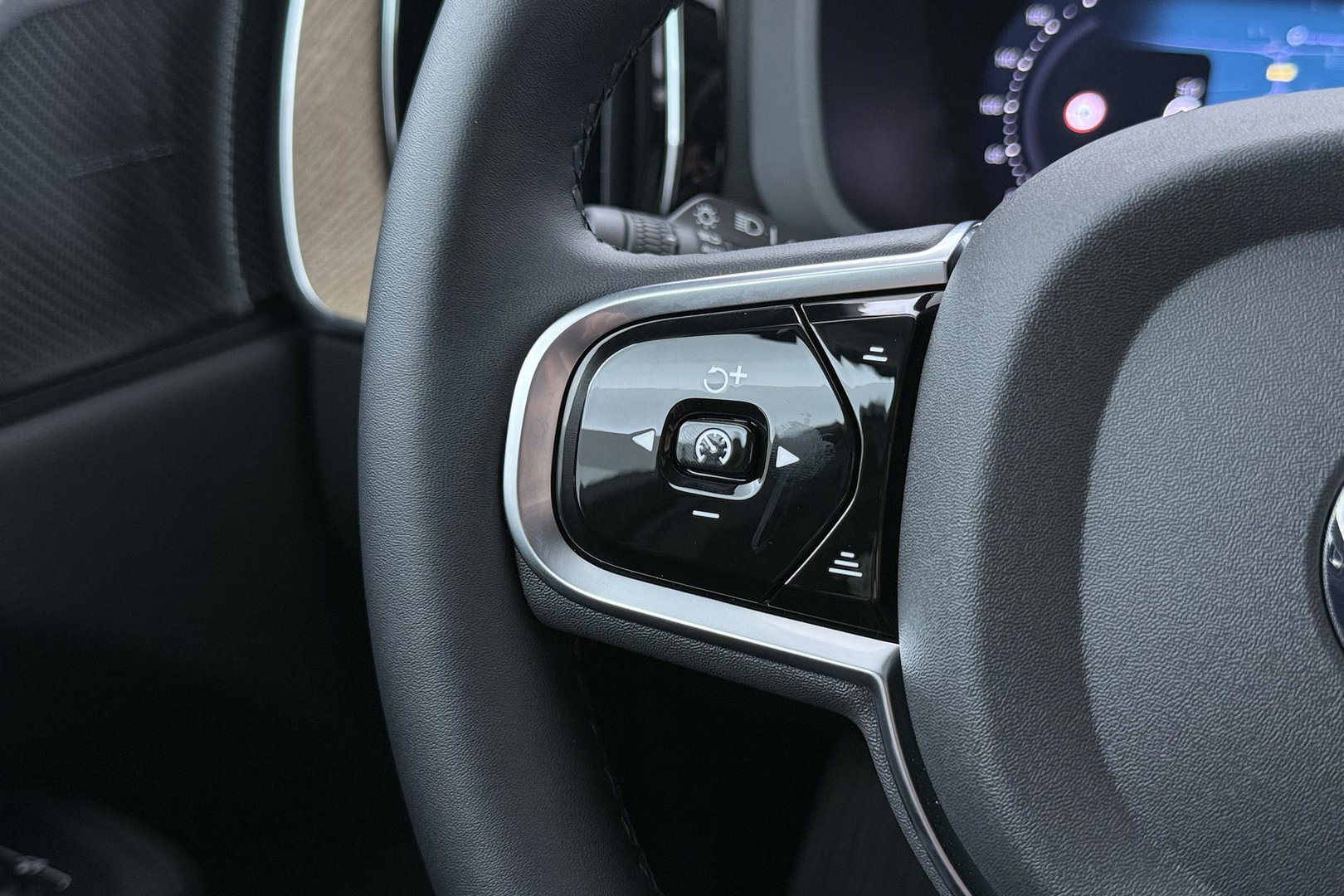 Volvo XC60 T8 Plus Dark | Harman/Kardon | Memory | BLIS | 360° Camera | Stoel+Stuurverwarming | ACC