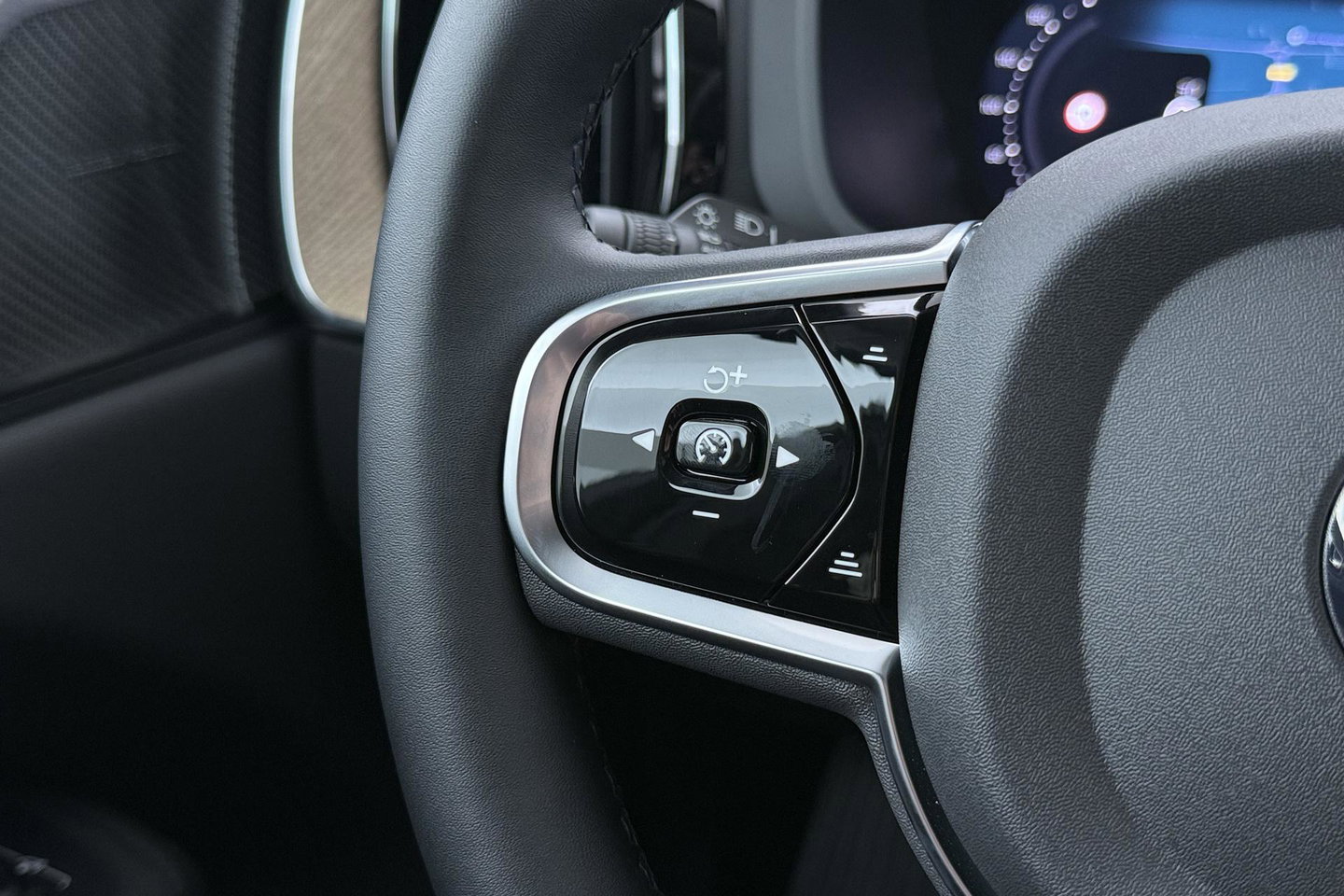 Volvo XC60 T8 Plus Dark | Harman/Kardon | Memory | BLIS | 360° Camera | Stoel+Stuurverwarming | ACC