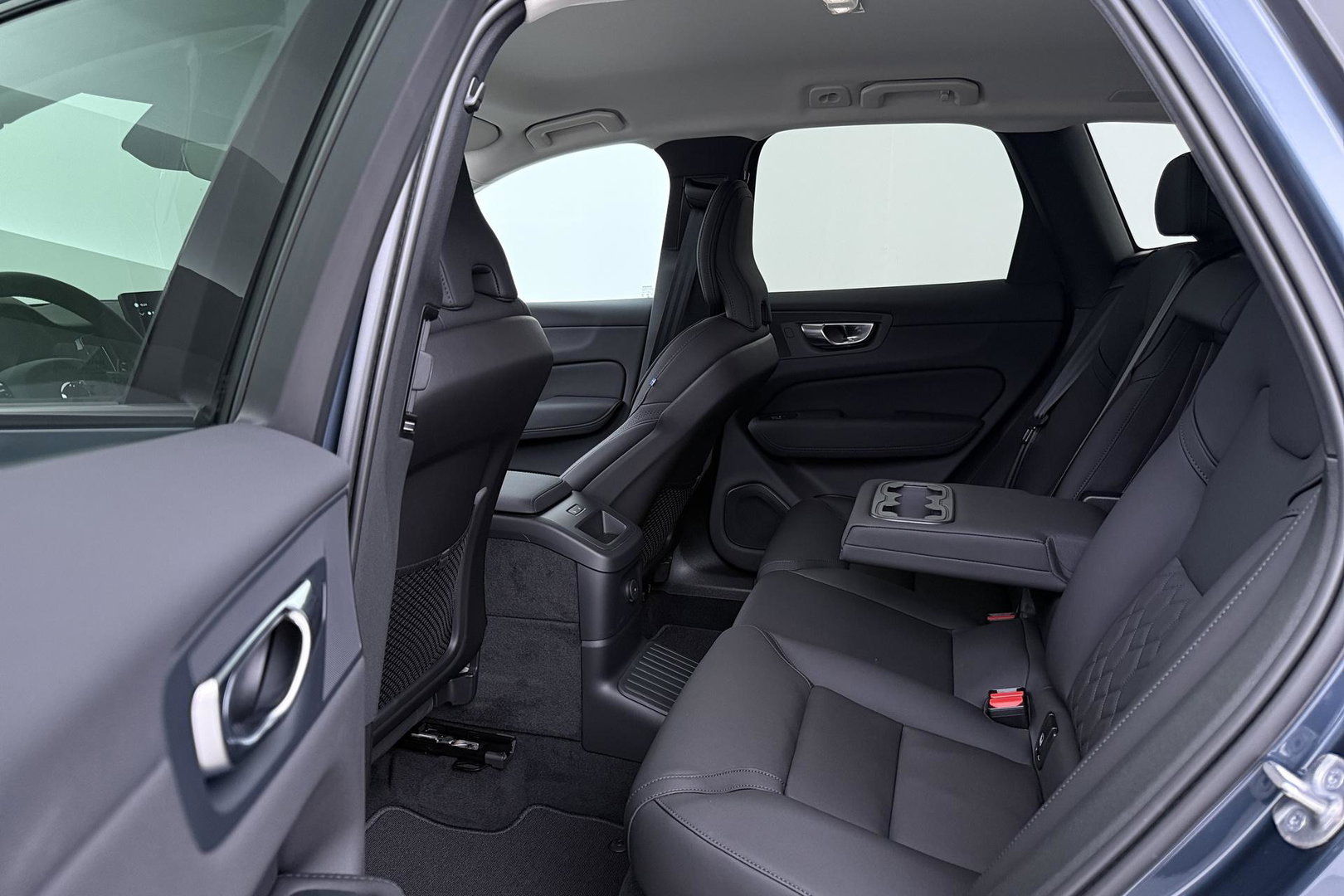 Volvo XC60 T8 Plus Dark | Harman/Kardon | Memory | BLIS | 360° Camera | Stoel+Stuurverwarming | ACC