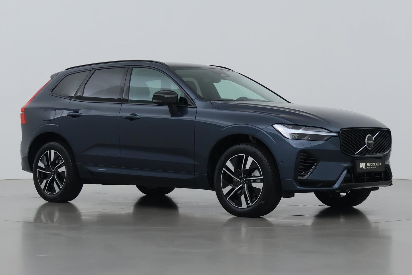 Volvo XC60 T8 Plus Dark | Harman/Kardon | Memory | BLIS | 360° Camera | Stoel+Stuurverwarming | ACC