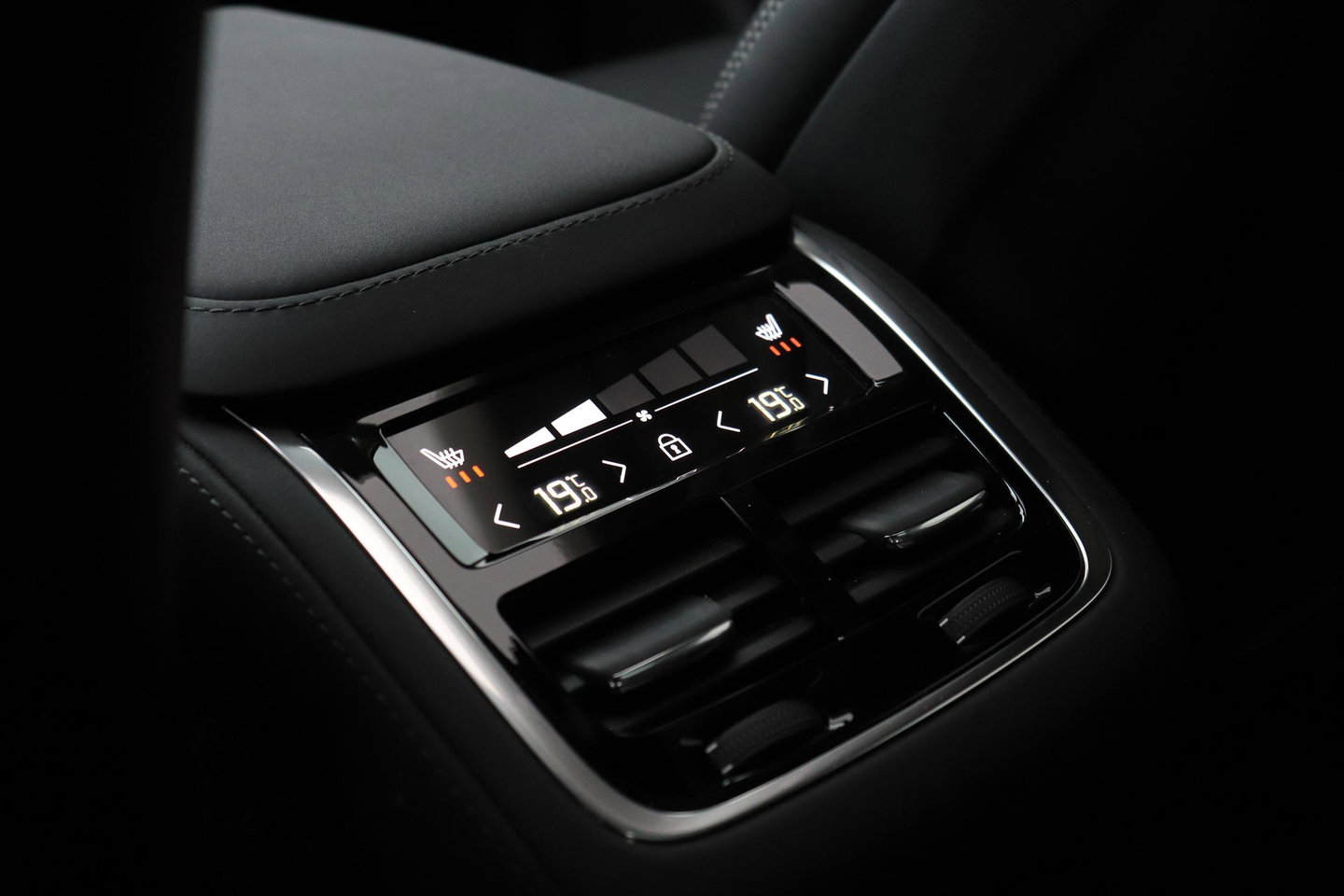 Volvo XC90 T8 Ultra Bright | Bowers&Wilkins | Stoelventilatie | Trekhaak | Panoramadak | 360° Camera | Massage | Head-Up | ACC