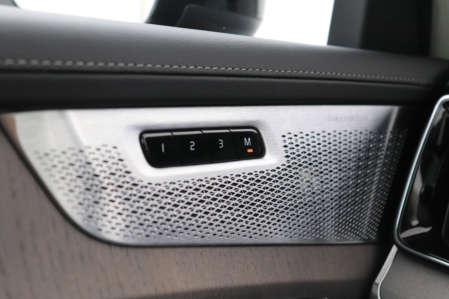 Volvo XC90 T8 Ultra Bright | Bowers&Wilkins | Stoelventilatie | Trekhaak | Panoramadak | 360° Camera | Massage | Head-Up | ACC