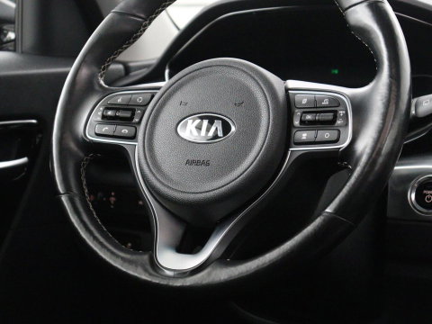 Kia e-Niro DynamicPlusLine 64 kWh | SOH 95,3% | Panoramadak | Half leder | Stuur/stoel verwarming | Adaptive cruise | Lane assist | Climate control | Carplay | Camera | Park assist | Full LED