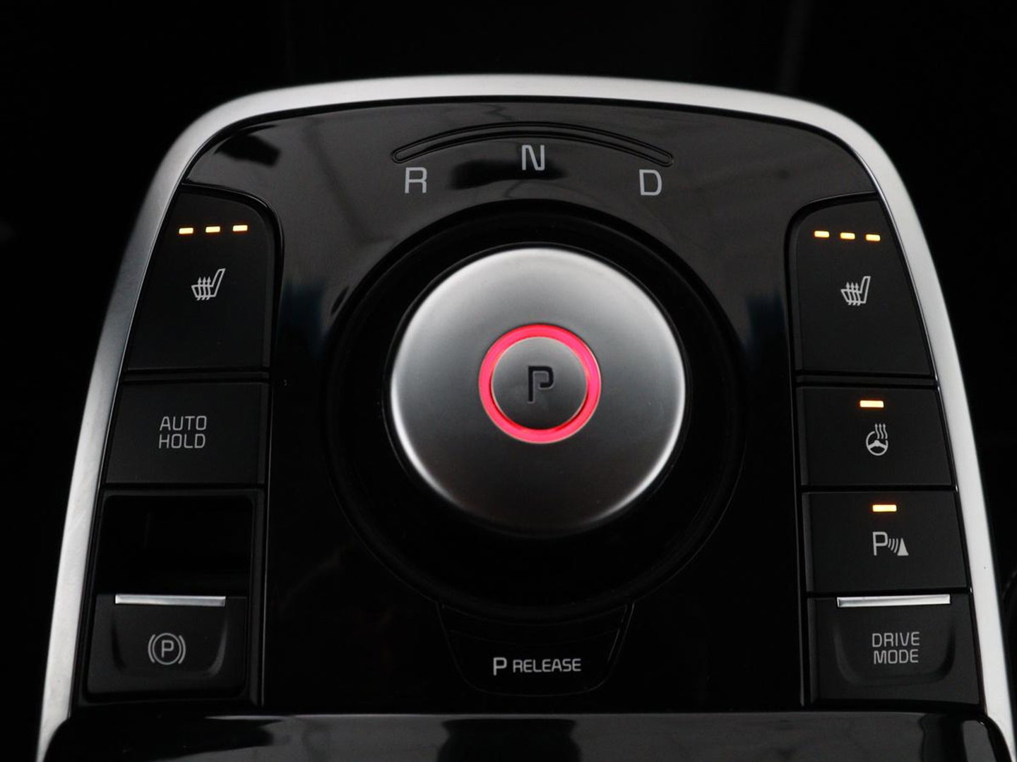 Kia e-Niro DynamicPlusLine 64 kWh | SOH 95,3% | Panoramadak | Half leder | Stuur/stoel verwarming | Adaptive cruise | Lane assist | Climate control | Carplay | Camera | Park assist | Full LED