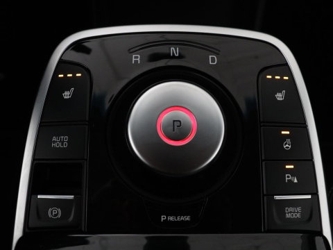 Kia e-Niro DynamicPlusLine 64 kWh | SOH 95,3% | Panoramadak | Half leder | Stuur/stoel verwarming | Adaptive cruise | Lane assist | Climate control | Carplay | Camera | Park assist | Full LED