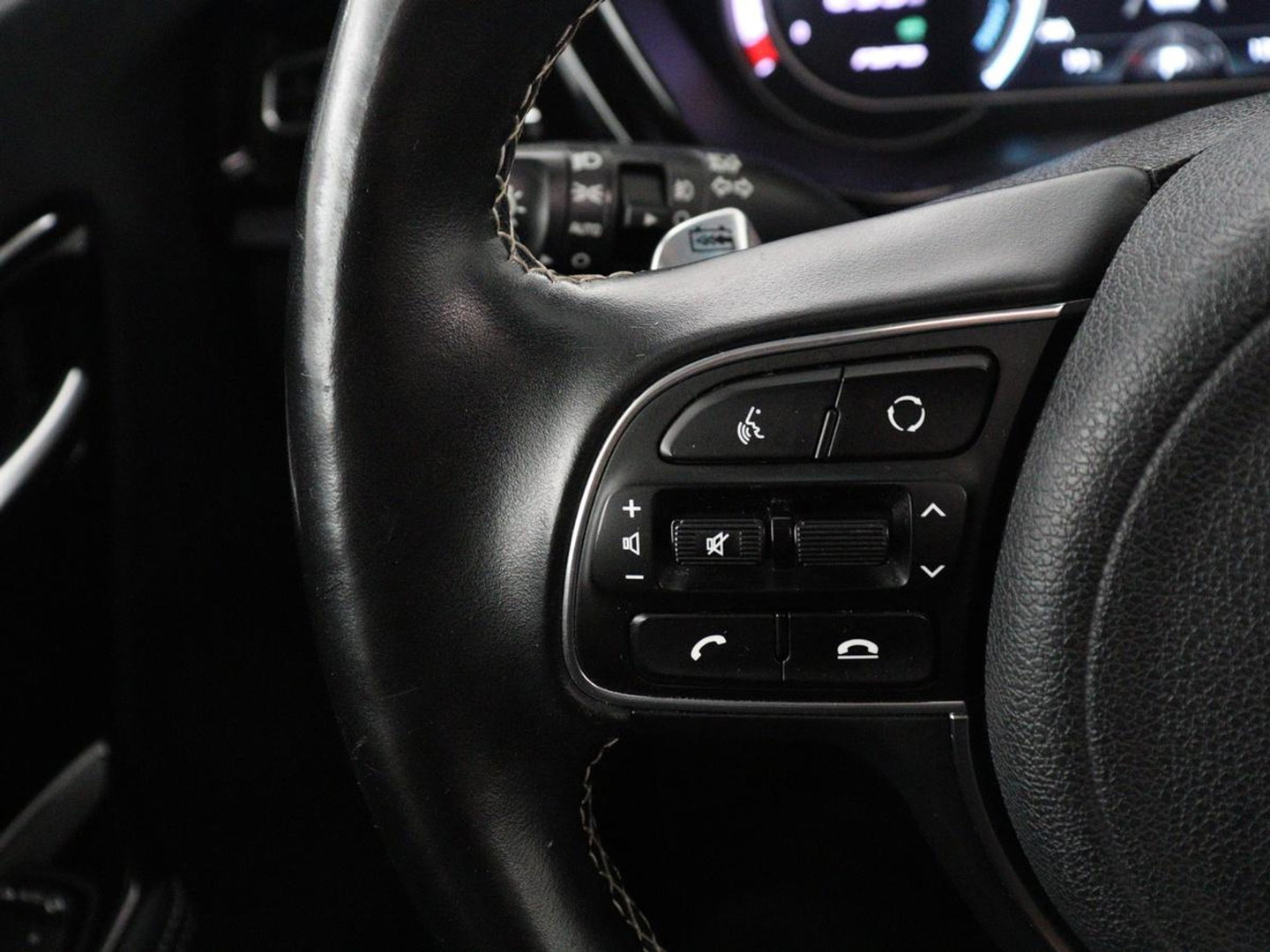 Kia e-Niro DynamicPlusLine 64 kWh | SOH 95,3% | Panoramadak | Half leder | Stuur/stoel verwarming | Adaptive cruise | Lane assist | Climate control | Carplay | Camera | Park assist | Full LED