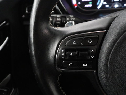 Kia e-Niro DynamicPlusLine 64 kWh | SOH 95,3% | Panoramadak | Half leder | Stuur/stoel verwarming | Adaptive cruise | Lane assist | Climate control | Carplay | Camera | Park assist | Full LED