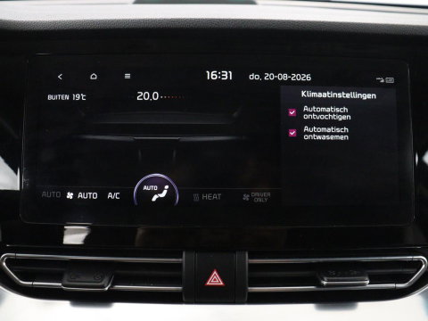 Kia e-Niro DynamicPlusLine 64 kWh | SOH 95,3% | Panoramadak | Half leder | Stuur/stoel verwarming | Adaptive cruise | Lane assist | Climate control | Carplay | Camera | Park assist | Full LED