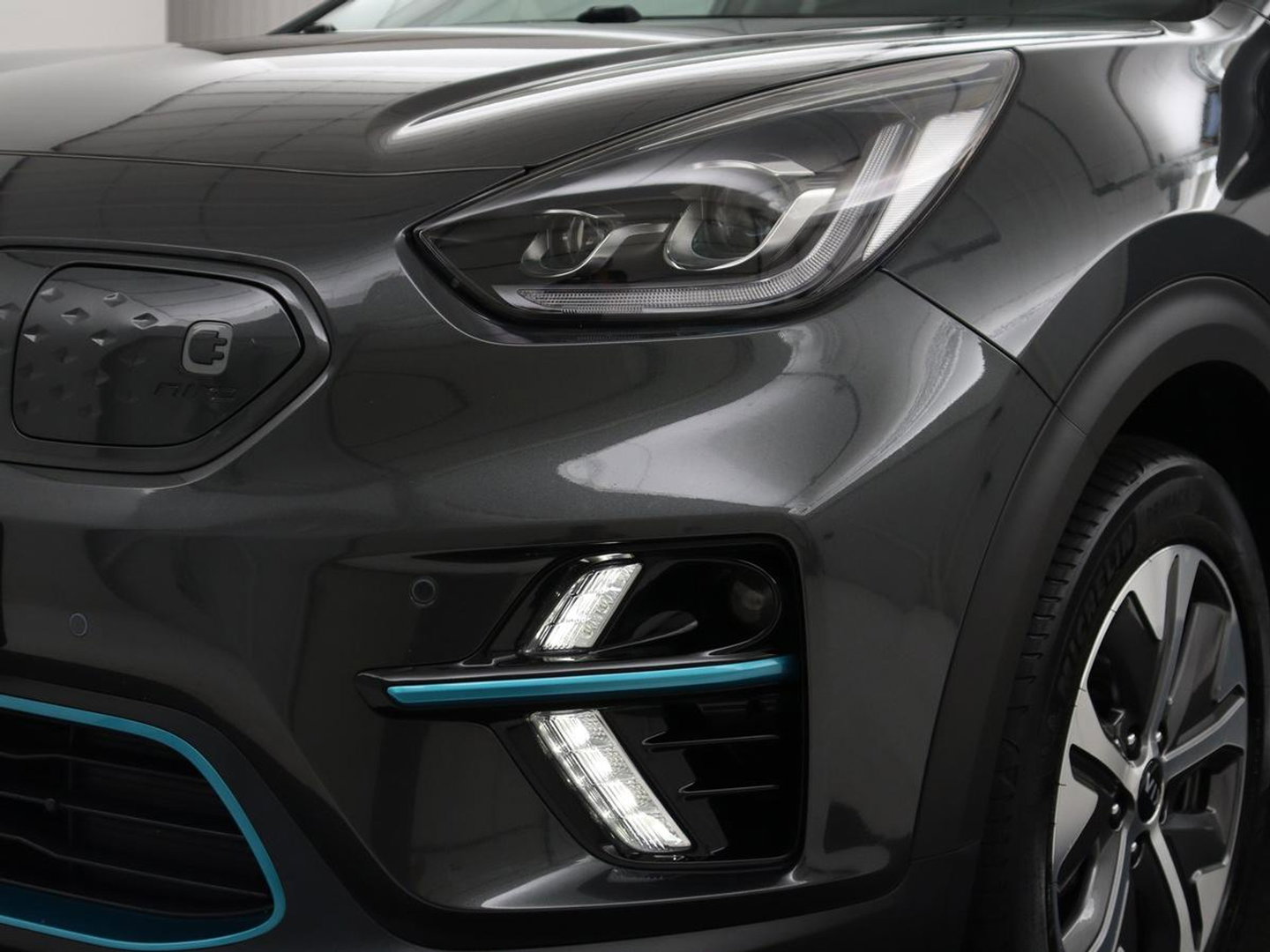 Kia e-Niro DynamicPlusLine 64 kWh | SOH 95,3% | Panoramadak | Half leder | Stuur/stoel verwarming | Adaptive cruise | Lane assist | Climate control | Carplay | Camera | Park assist | Full LED
