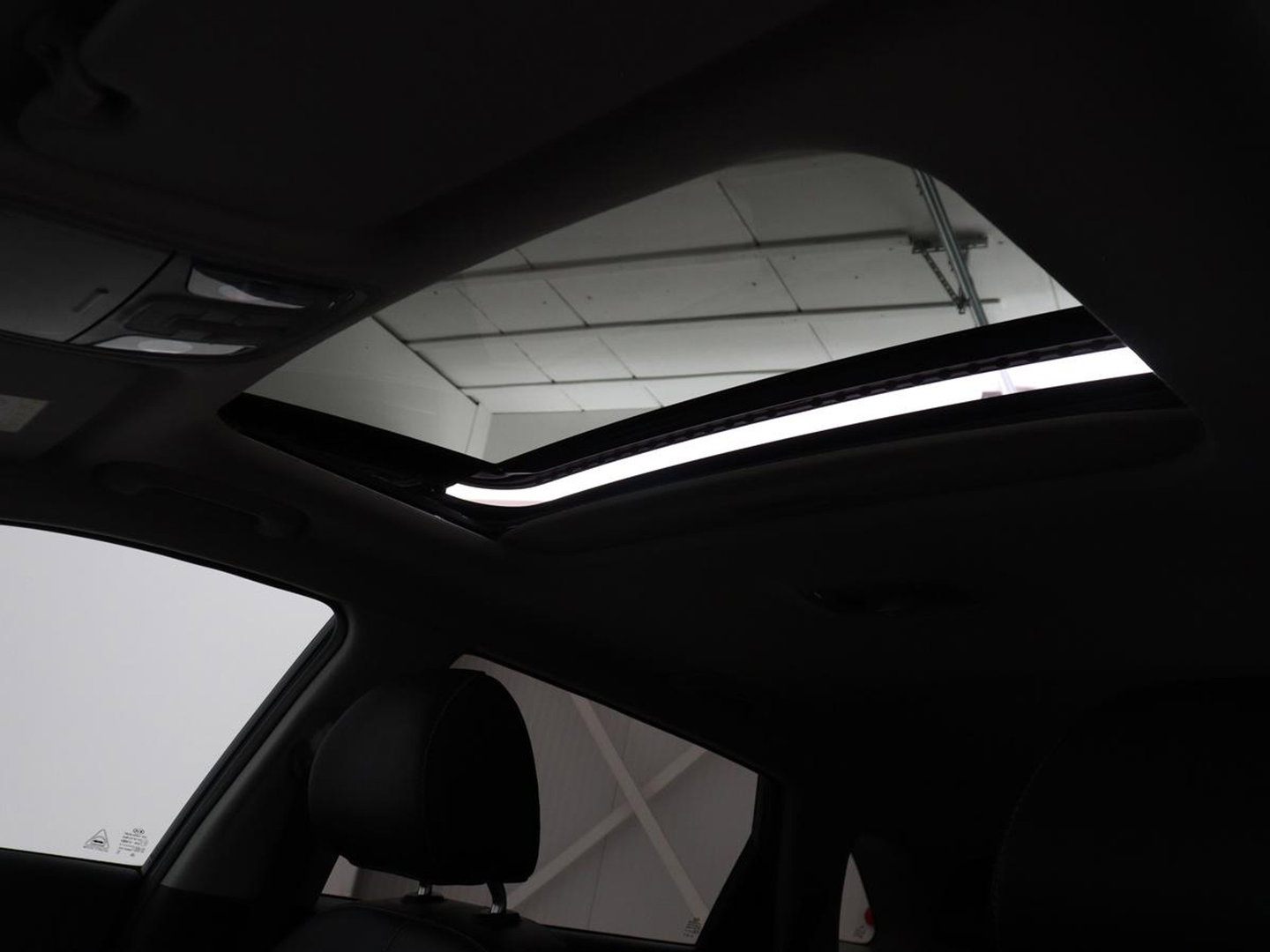 Kia e-Niro DynamicPlusLine 64 kWh | SOH 95,3% | Panoramadak | Half leder | Stuur/stoel verwarming | Adaptive cruise | Lane assist | Climate control | Carplay | Camera | Park assist | Full LED