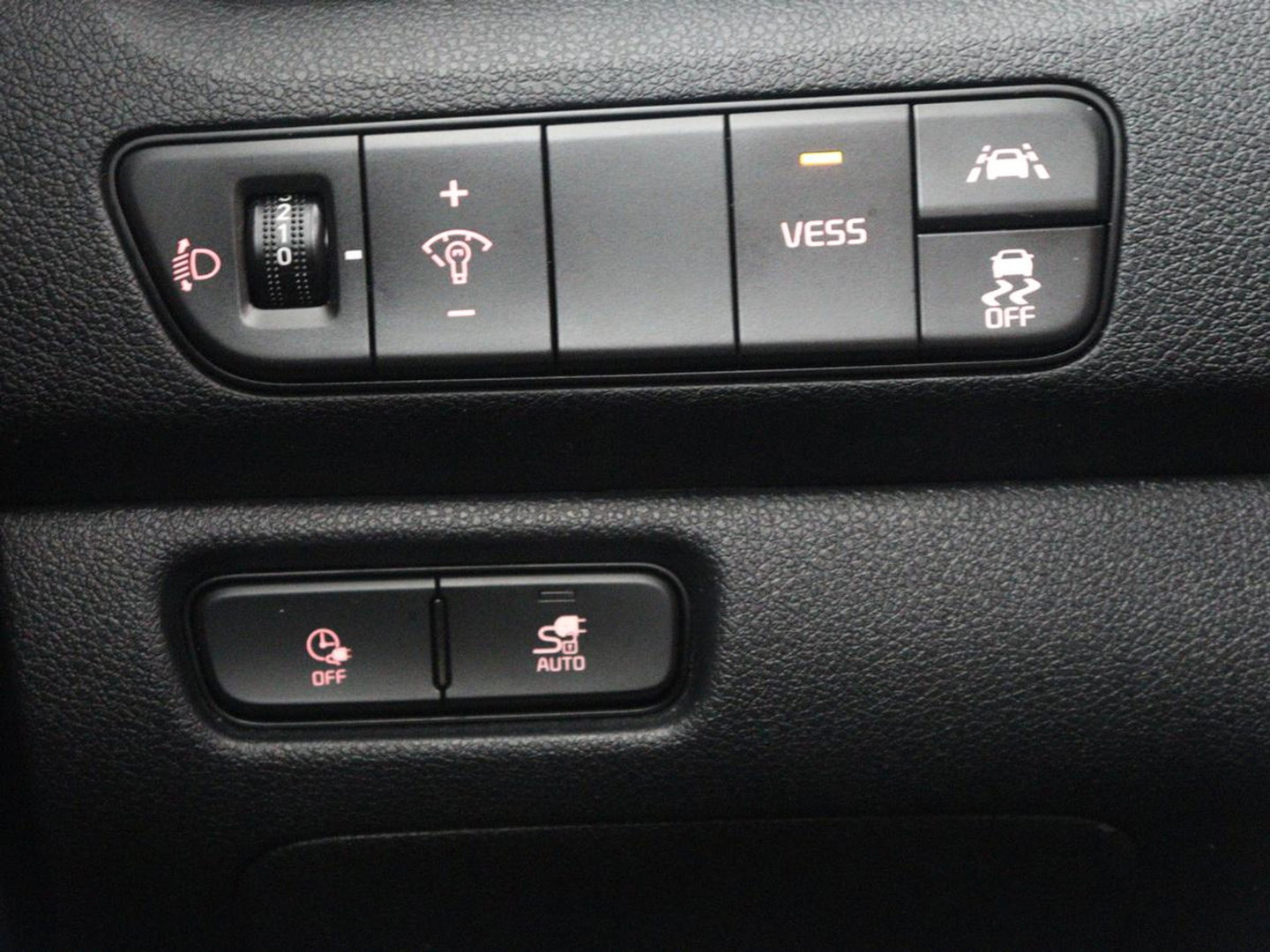 Kia e-Niro DynamicPlusLine 64 kWh | SOH 95,3% | Panoramadak | Half leder | Stuur/stoel verwarming | Adaptive cruise | Lane assist | Climate control | Carplay | Camera | Park assist | Full LED