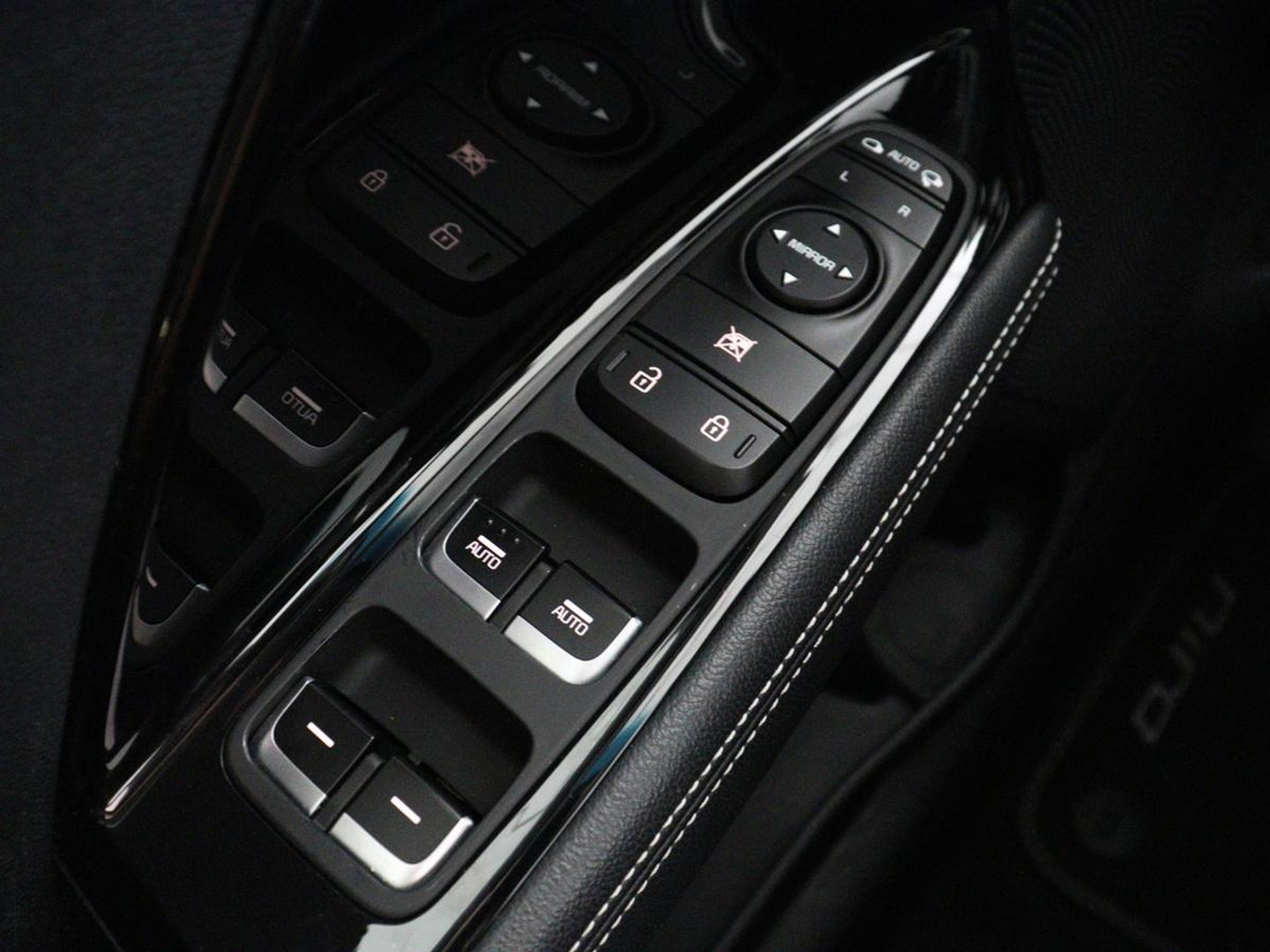 Kia e-Niro DynamicPlusLine 64 kWh | SOH 95,3% | Panoramadak | Half leder | Stuur/stoel verwarming | Adaptive cruise | Lane assist | Climate control | Carplay | Camera | Park assist | Full LED