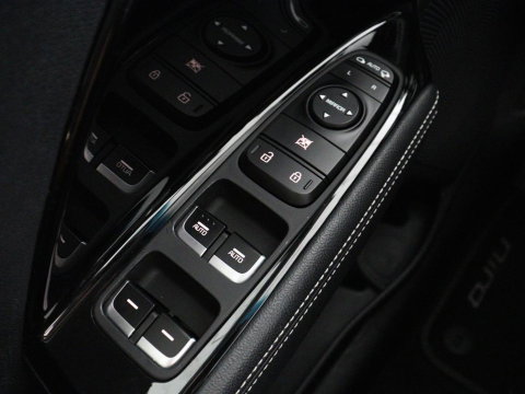 Kia e-Niro DynamicPlusLine 64 kWh | SOH 95,3% | Panoramadak | Half leder | Stuur/stoel verwarming | Adaptive cruise | Lane assist | Climate control | Carplay | Camera | Park assist | Full LED