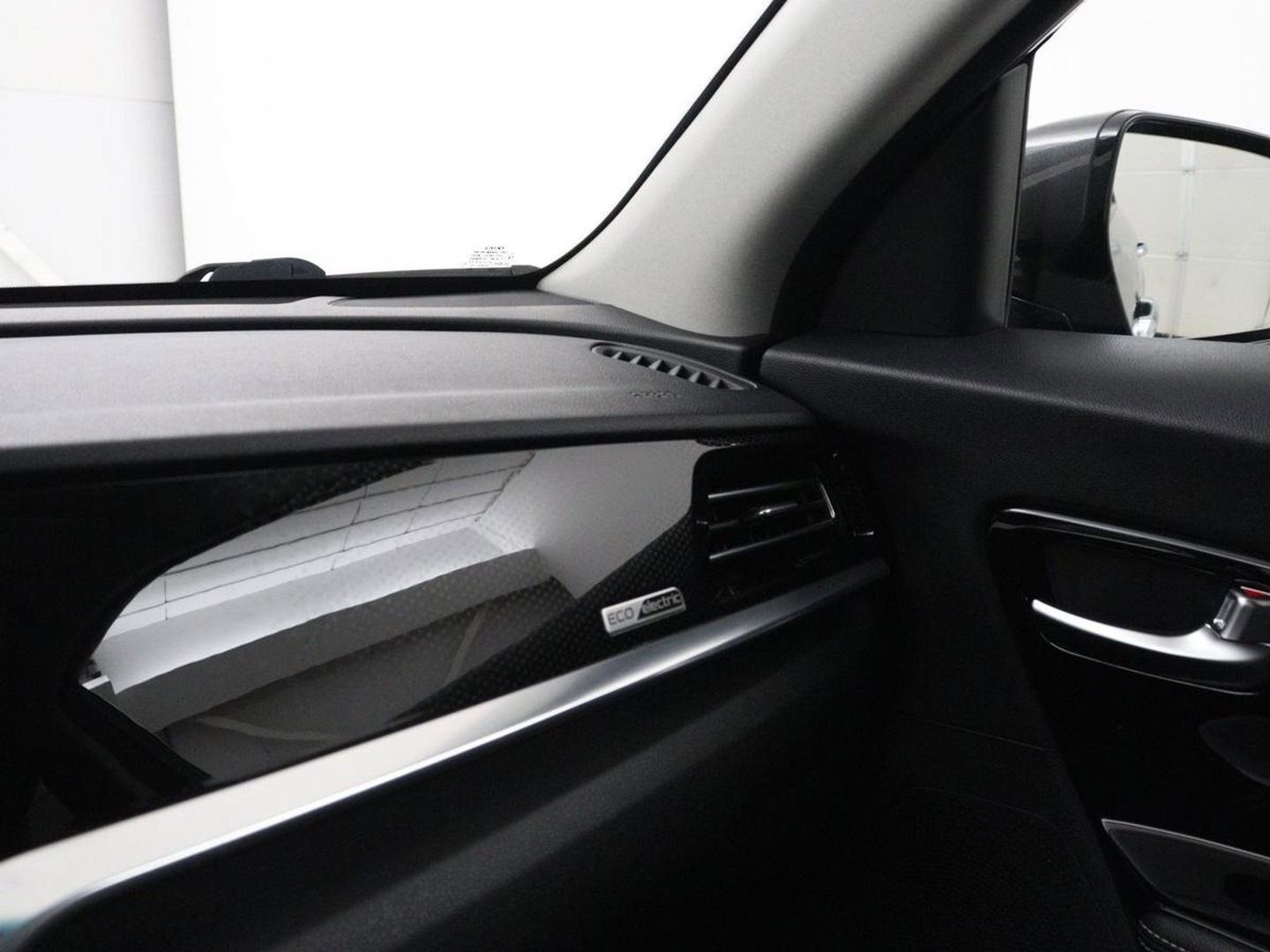 Kia e-Niro DynamicPlusLine 64 kWh | SOH 95,3% | Panoramadak | Half leder | Stuur/stoel verwarming | Adaptive cruise | Lane assist | Climate control | Carplay | Camera | Park assist | Full LED