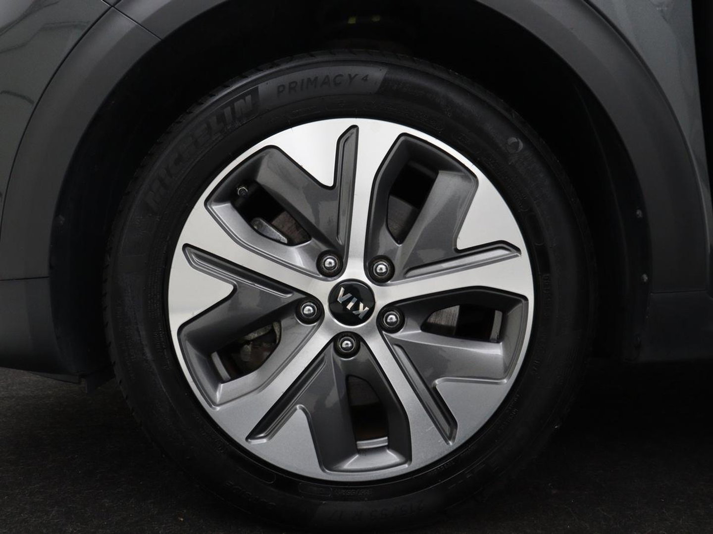 Kia e-Niro DynamicPlusLine 64 kWh | SOH 95,3% | Panoramadak | Half leder | Stuur/stoel verwarming | Adaptive cruise | Lane assist | Climate control | Carplay | Camera | Park assist | Full LED