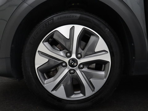 Kia e-Niro DynamicPlusLine 64 kWh | SOH 95,3% | Panoramadak | Half leder | Stuur/stoel verwarming | Adaptive cruise | Lane assist | Climate control | Carplay | Camera | Park assist | Full LED