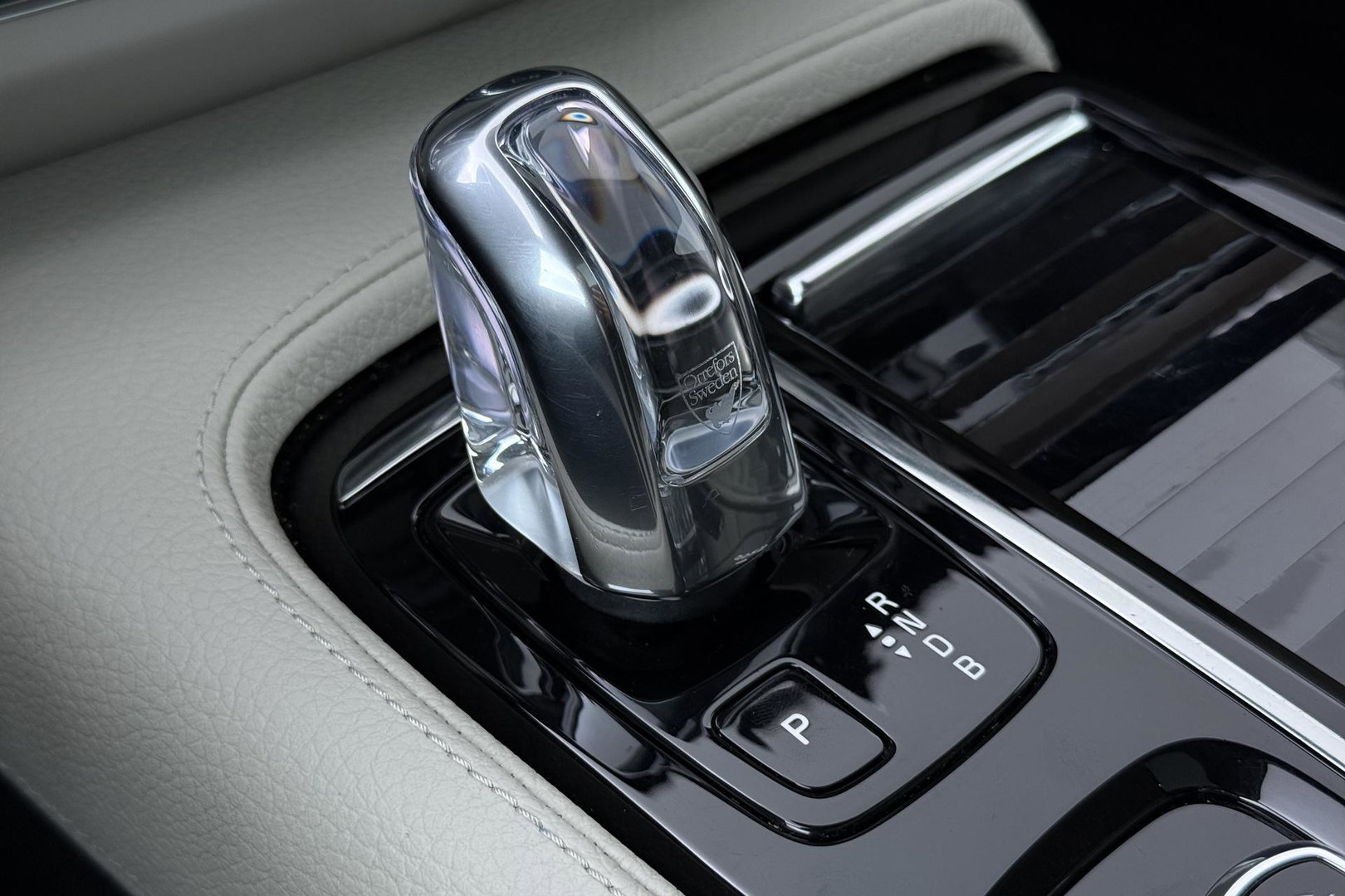 Volvo S90 T8 AWD Inscription | ACC | Schuifdak | Trekhaak | BLIS | Standkachel | Camera | Stoel+Stuurverwarming | 19 Inch
