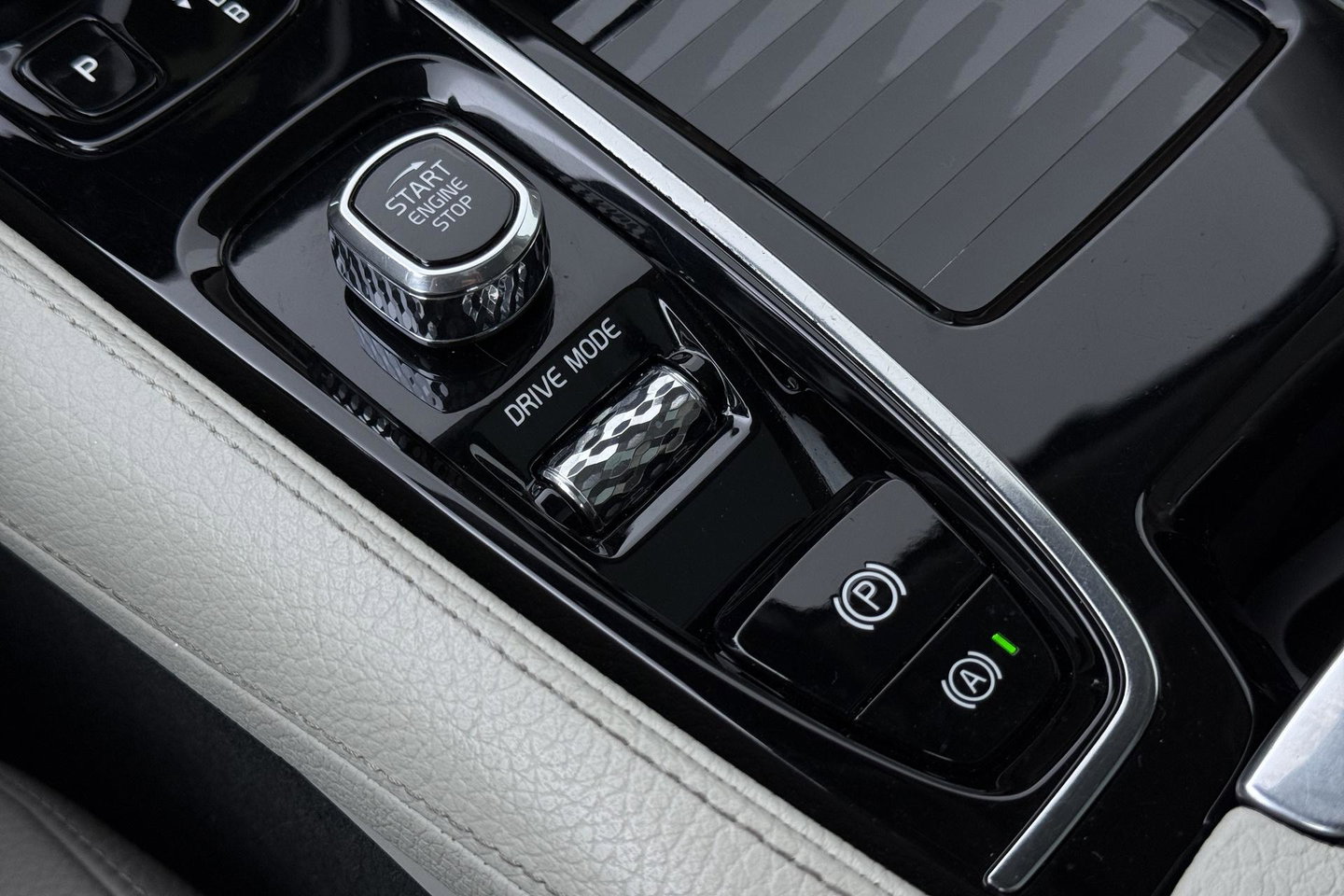 Volvo S90 T8 AWD Inscription | ACC | Schuifdak | Trekhaak | BLIS | Standkachel | Camera | Stoel+Stuurverwarming | 19 Inch