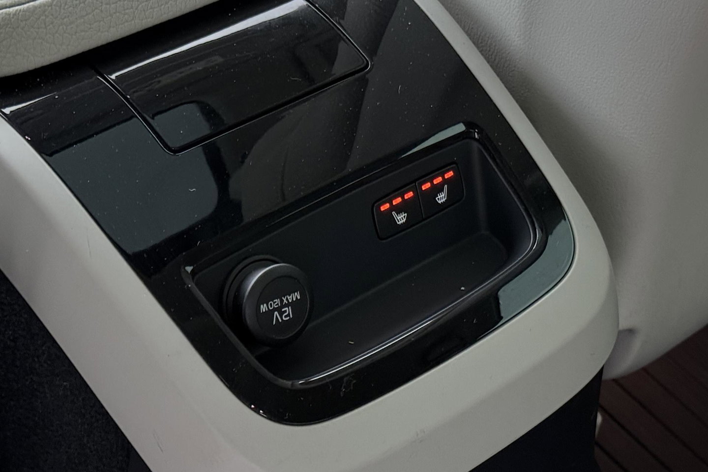 Volvo S90 T8 AWD Inscription | ACC | Schuifdak | Trekhaak | BLIS | Standkachel | Camera | Stoel+Stuurverwarming | 19 Inch