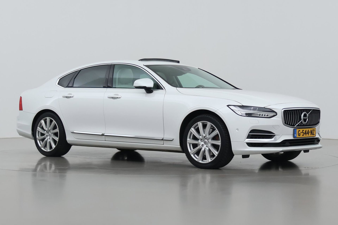 Volvo S90 T8 AWD Inscription | ACC | Schuifdak | Trekhaak | BLIS | Standkachel | Camera | Stoel+Stuurverwarming | 19 Inch