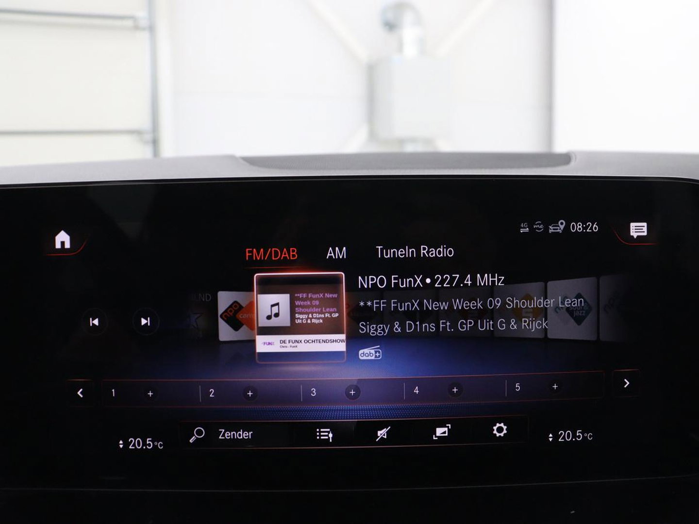 Mercedes-Benz GLA 250 e Luxury Line | SOH 92,9% | Half leder | Memory | Stoelverwarming | Adaptive cruise | Sfeerverlichting | Carplay | Camera | Park assist | Elektrische achterklep | Keyless