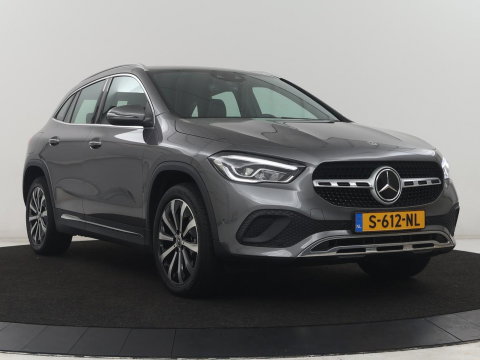 Mercedes-Benz GLA 250 e Luxury Line | SOH 92,9% | Half leder | Memory | Stoelverwarming | Adaptive cruise | Sfeerverlichting | Carplay | Camera | Park assist | Elektrische achterklep | Keyless