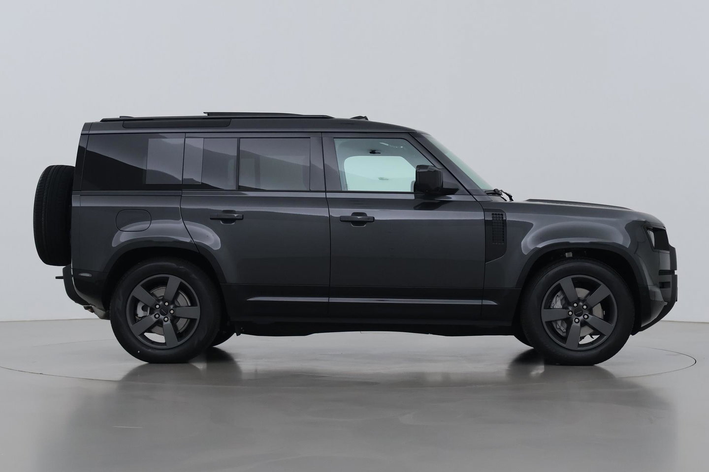 Land Rover Defender 110 P300e X-Dynamic HSE | Luchtvering | Stoelventilatie | Trekhaak | 360° Camera | Meridian | Stoel+Stuurverwarming | ACC