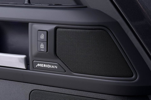 Land Rover Defender 110 P300e X-Dynamic HSE | Luchtvering | Stoelventilatie | Trekhaak | 360° Camera | Meridian | Stoel+Stuurverwarming | ACC
