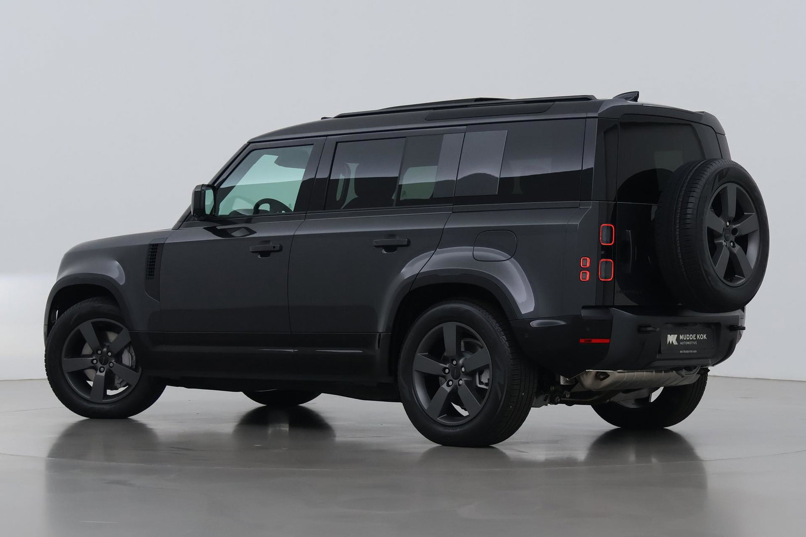 Land Rover Defender 110 P300e X-Dynamic HSE | Luchtvering | Stoelventilatie | Trekhaak | 360° Camera | Meridian | Stoel+Stuurverwarming | ACC