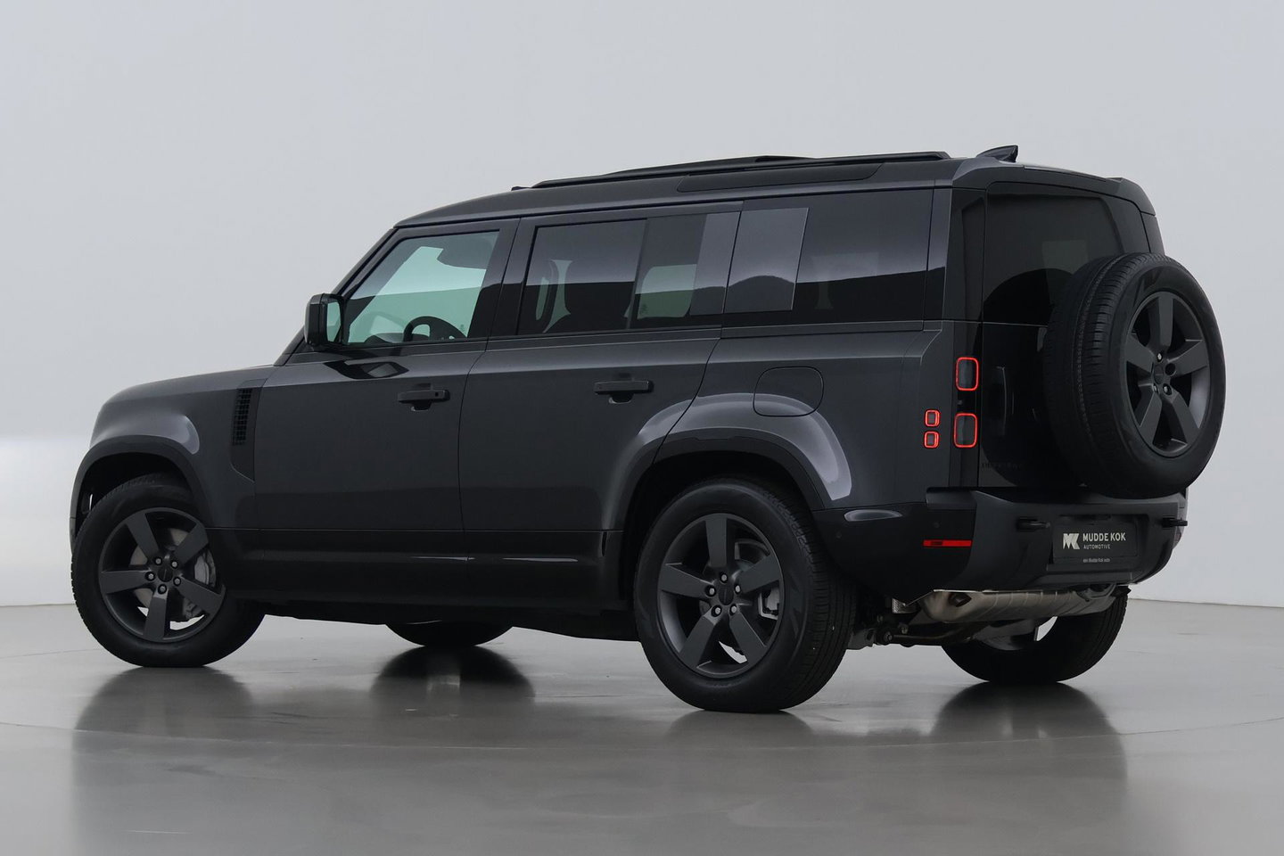 Land Rover Defender 110 P300e X-Dynamic HSE | Luchtvering | Stoelventilatie | Trekhaak | 360° Camera | Meridian | Stoel+Stuurverwarming | ACC