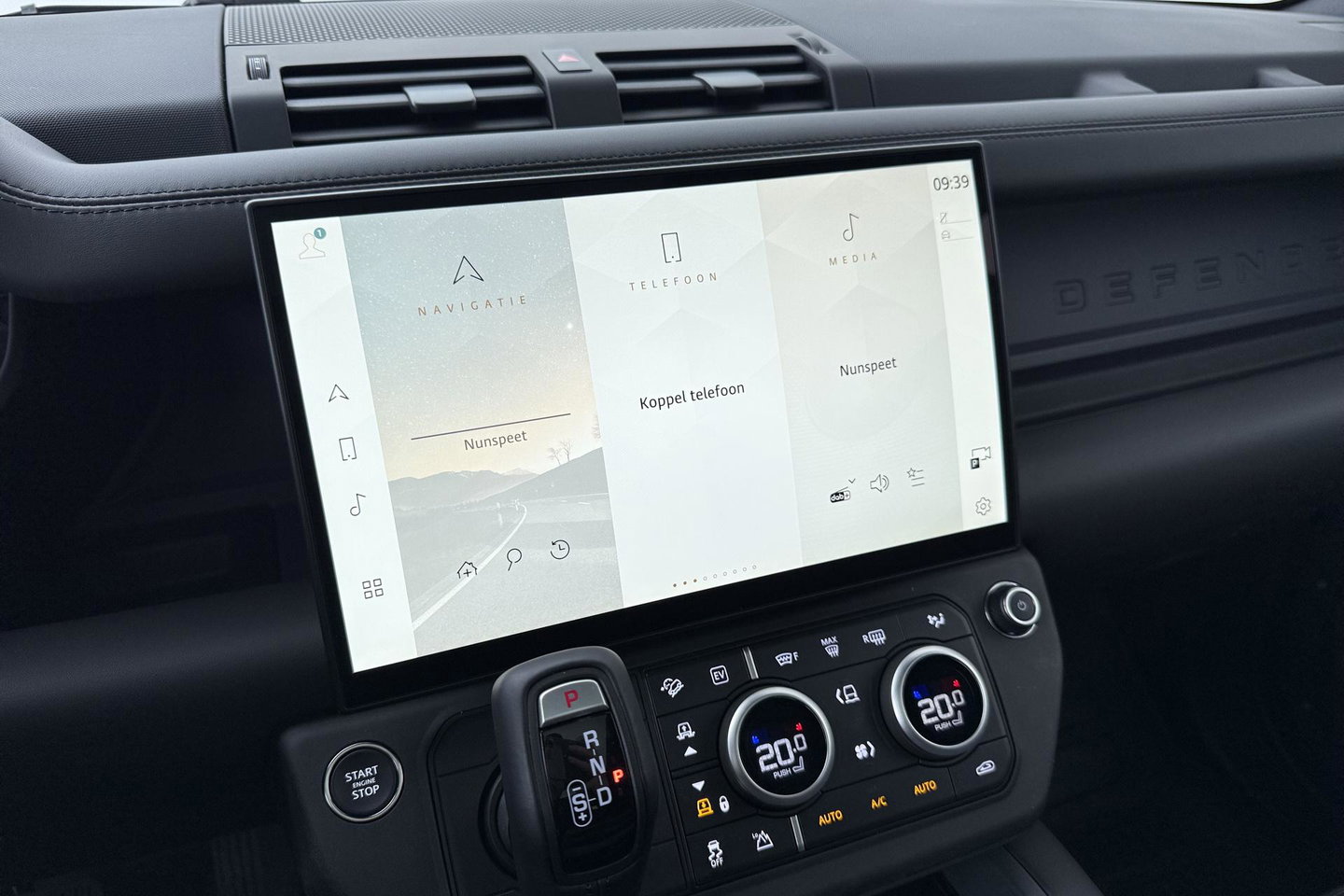 Land Rover Defender 110 P300e X-Dynamic HSE | Luchtvering | Stoelventilatie | Trekhaak | 360° Camera | Meridian | Stoel+Stuurverwarming | ACC