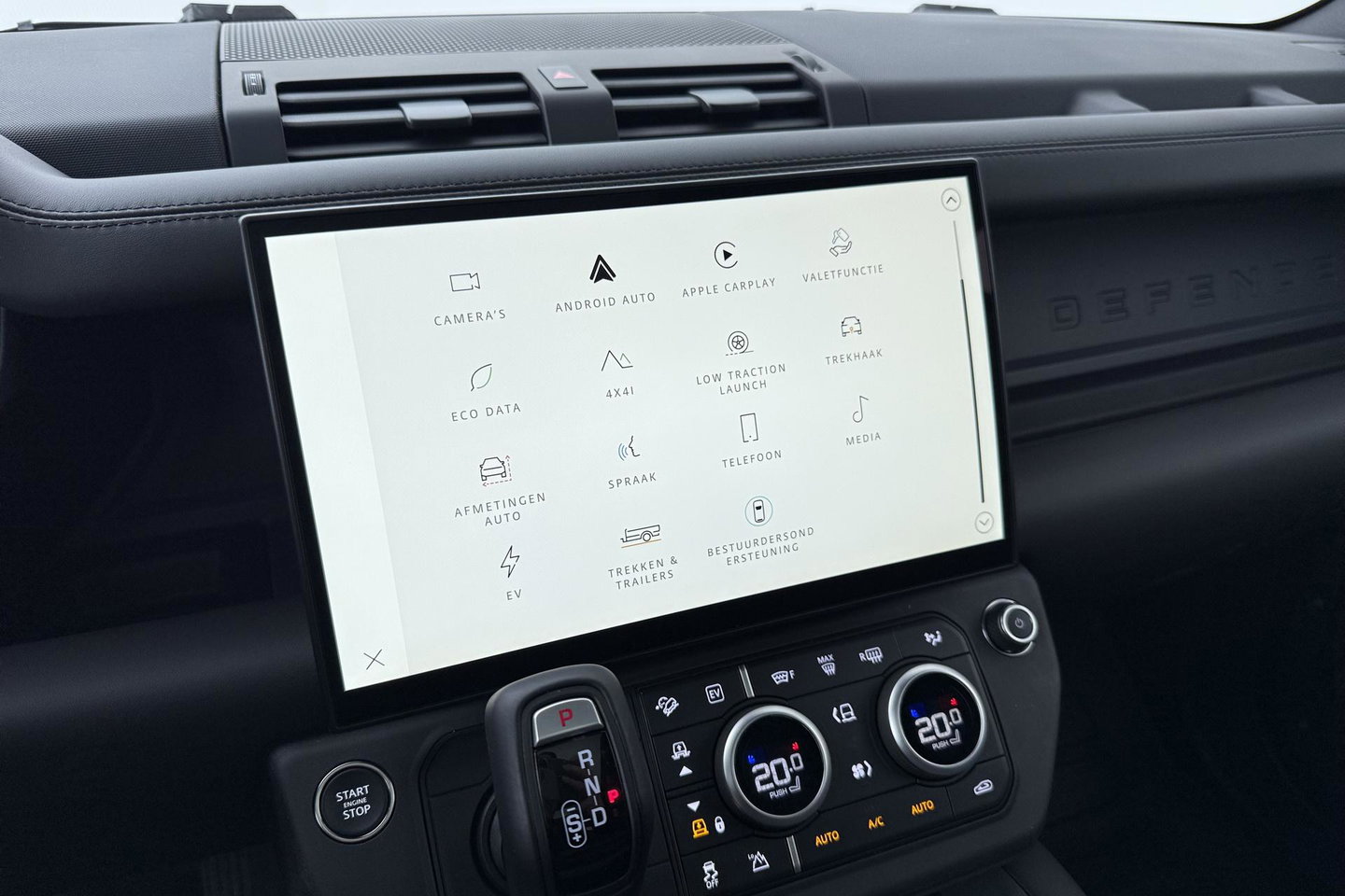 Land Rover Defender 110 P300e X-Dynamic HSE | Luchtvering | Stoelventilatie | Trekhaak | 360° Camera | Meridian | Stoel+Stuurverwarming | ACC