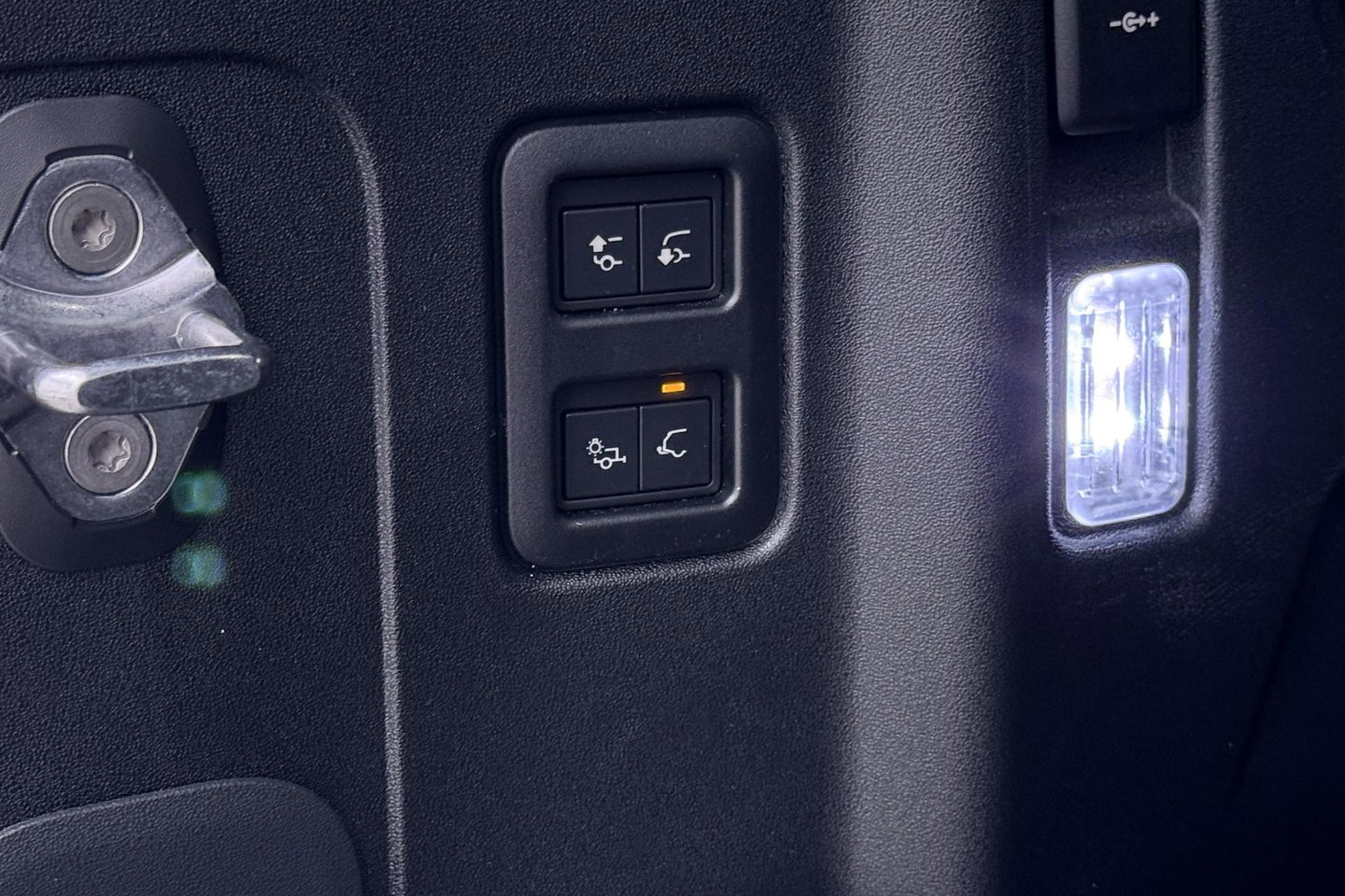 Land Rover Defender 110 P300e X-Dynamic HSE | Luchtvering | Stoelventilatie | Trekhaak | 360° Camera | Meridian | Stoel+Stuurverwarming | ACC