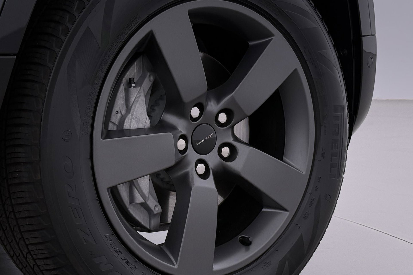 Land Rover Defender 110 P300e X-Dynamic HSE | Luchtvering | Stoelventilatie | Trekhaak | 360° Camera | Meridian | Stoel+Stuurverwarming | ACC