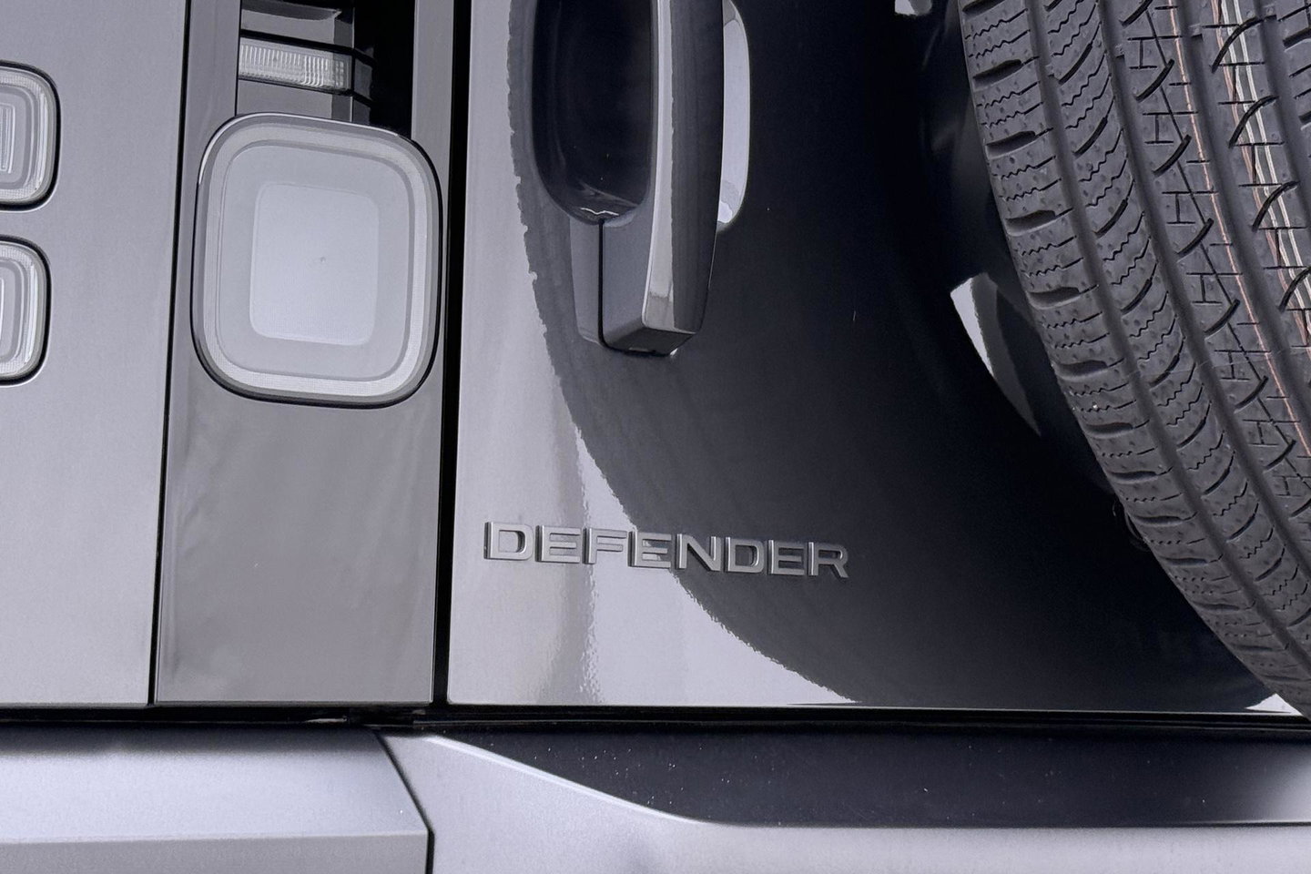 Land Rover Defender 110 P300e X-Dynamic HSE | Luchtvering | Stoelventilatie | Trekhaak | 360° Camera | Meridian | Stoel+Stuurverwarming | ACC