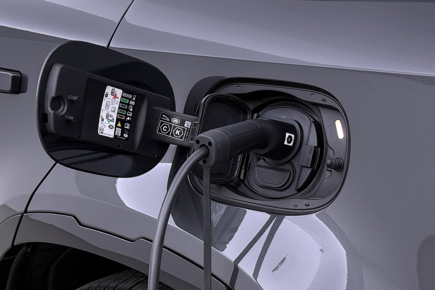 Land Rover Defender 110 P300e X-Dynamic HSE | Luchtvering | Stoelventilatie | Trekhaak | 360° Camera | Meridian | Stoel+Stuurverwarming | ACC