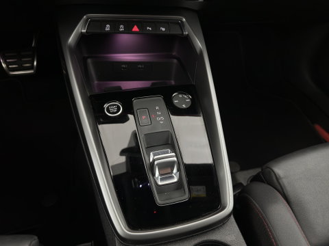 Audi A3 Limousine 30 TFSI S edition S-Line (INCL.BTW) Aut. *LEATHER | MATRIX-LED | HEATED-SPORTSEATS | ADAPTIVE-CRUISE | CAMERA | DIGI-COCKPIT | NAVI-FULLMAP | PRIVACY-GLASS | AMBIENT-LIGHT | SHIFT-PADDLES | ECC | PDC | 18''ALU*