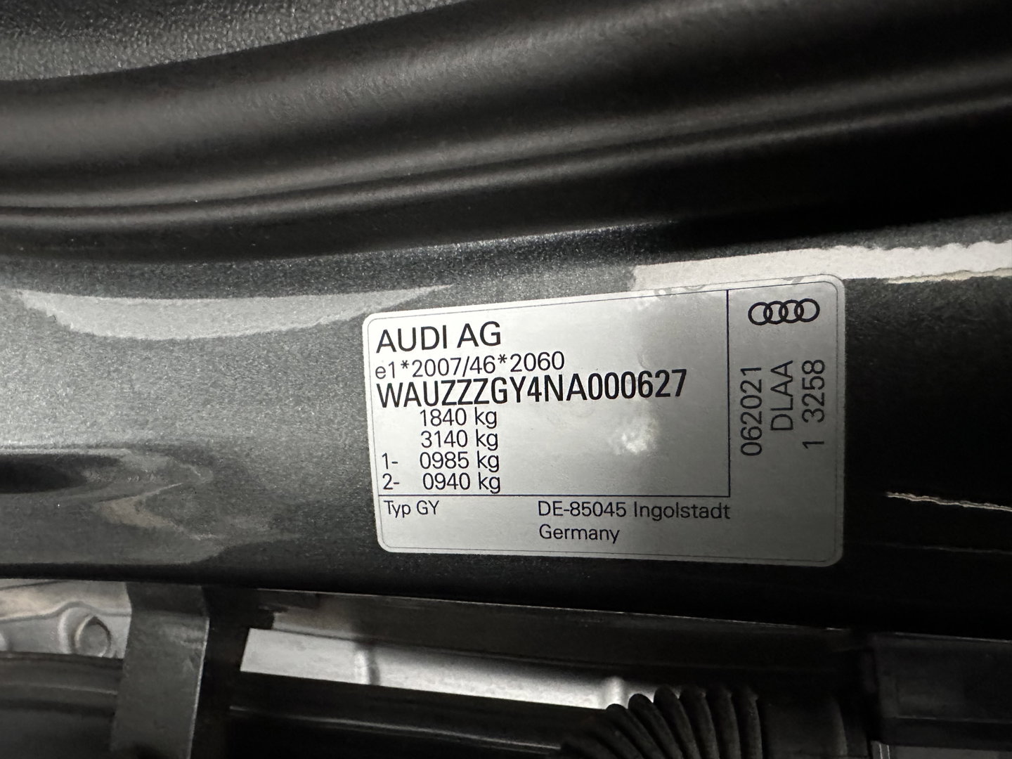 Audi A3 Limousine 30 TFSI S edition S-Line (INCL.BTW) Aut. *LEATHER | MATRIX-LED | HEATED-SPORTSEATS | ADAPTIVE-CRUISE | CAMERA | DIGI-COCKPIT | NAVI-FULLMAP | PRIVACY-GLASS | AMBIENT-LIGHT | SHIFT-PADDLES | ECC | PDC | 18''ALU*