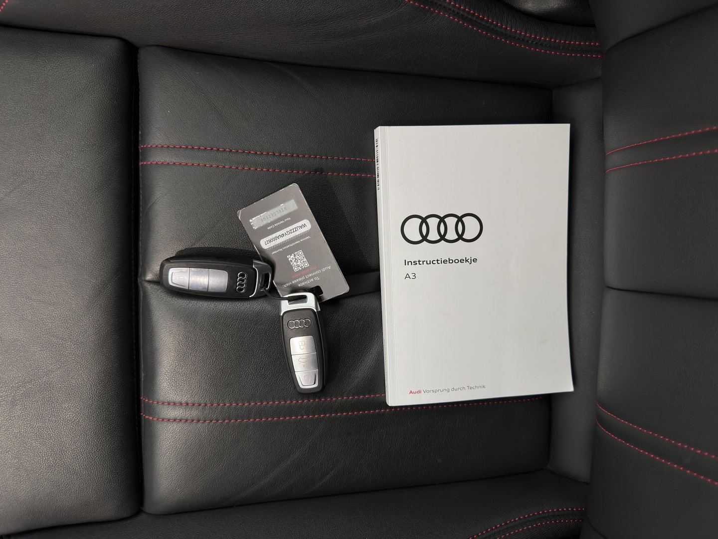 Audi A3 Limousine 30 TFSI S edition S-Line (INCL.BTW) Aut. *LEATHER | MATRIX-LED | HEATED-SPORTSEATS | ADAPTIVE-CRUISE | CAMERA | DIGI-COCKPIT | NAVI-FULLMAP | PRIVACY-GLASS | AMBIENT-LIGHT | SHIFT-PADDLES | ECC | PDC | 18''ALU*