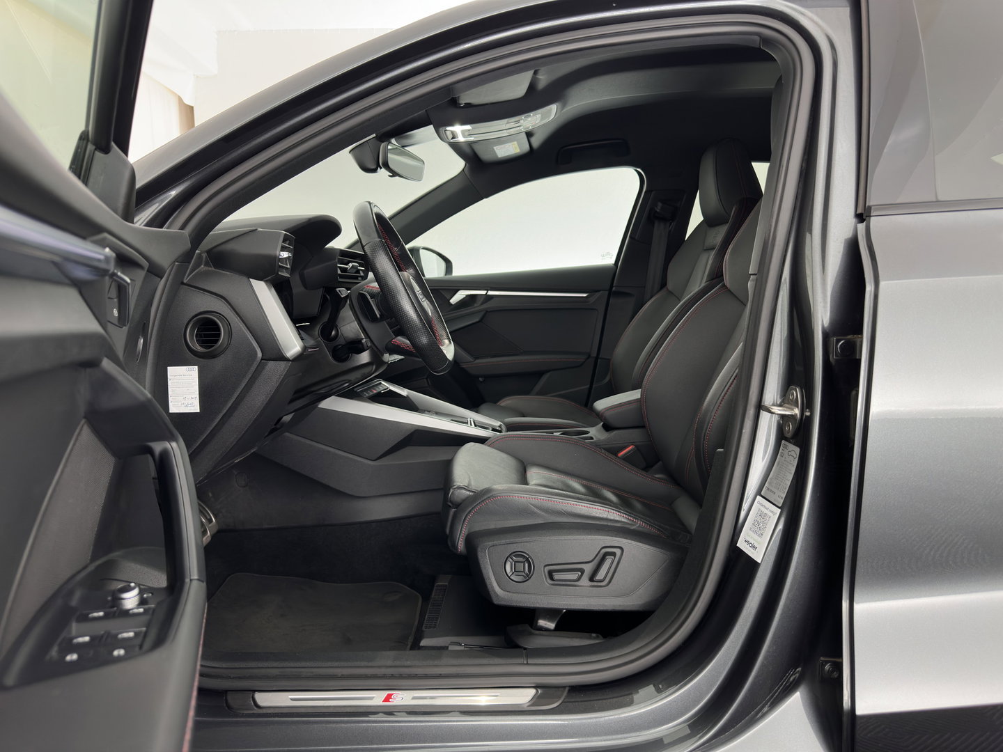 Audi A3 Limousine 30 TFSI S edition S-Line (INCL.BTW) Aut. *LEATHER | MATRIX-LED | HEATED-SPORTSEATS | ADAPTIVE-CRUISE | CAMERA | DIGI-COCKPIT | NAVI-FULLMAP | PRIVACY-GLASS | AMBIENT-LIGHT | SHIFT-PADDLES | ECC | PDC | 18''ALU*