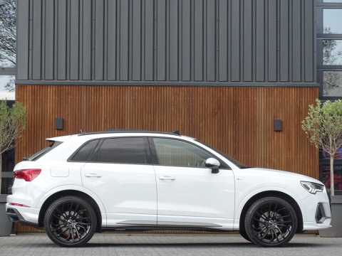 Audi Q3 35 TFSI 150pk/ S-line / 20"/ Matrix / Panorama dak