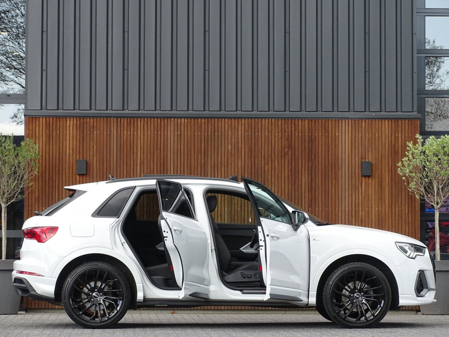 Audi Q3 35 TFSI 150pk/ S-line / 20"/ Matrix / Panorama dak