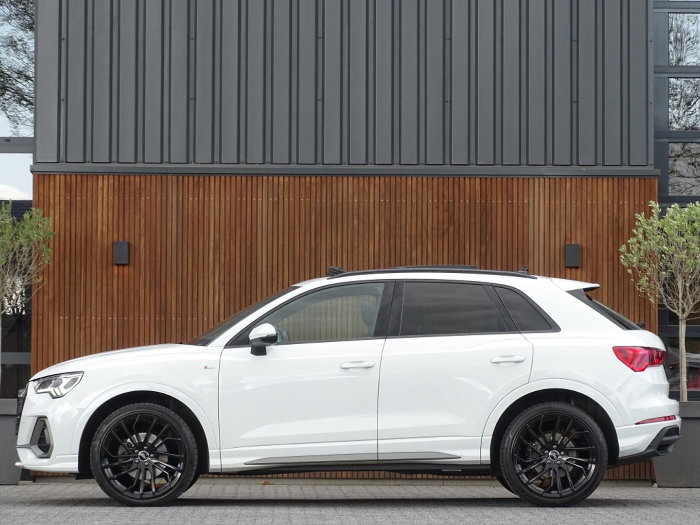 Audi Q3 35 TFSI 150pk/ S-line / 20"/ Matrix / Panorama dak